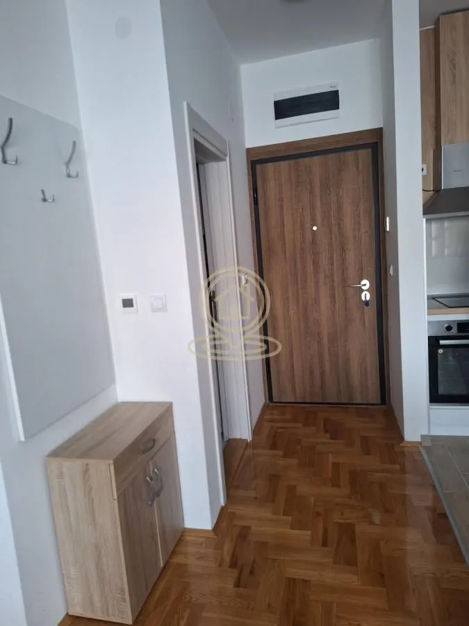 Izdavanje, garsonjera, 26m², Salajka, Novi Sad Sve Podlokacije