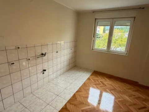 Izdavanje, dvosoban stan, 88m², Centar, Podgorica - image 7