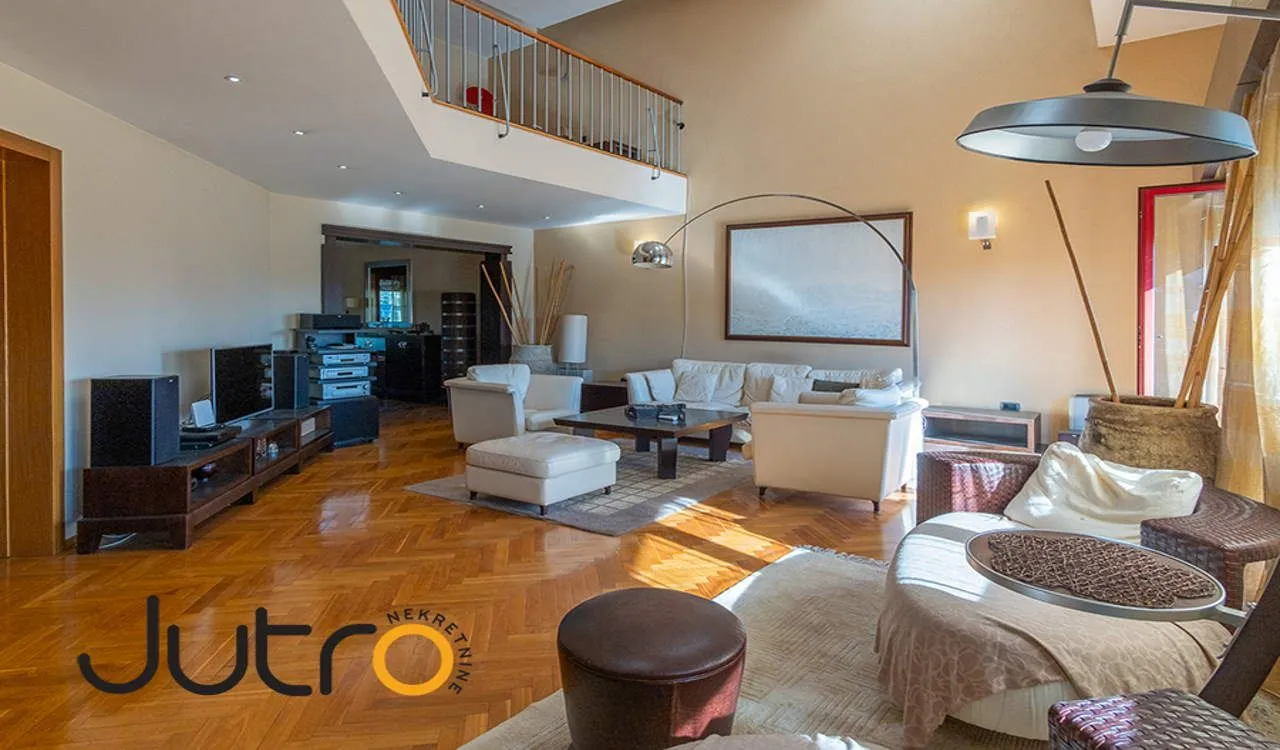 Prodaja, četvorosoban stan, 280m², Preko Morače, Podgorica