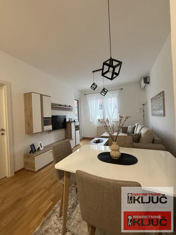 Izdavanje, jednosoban stan, 37m², Bulevar Evrope, Novi Sad Sve Podlokacije