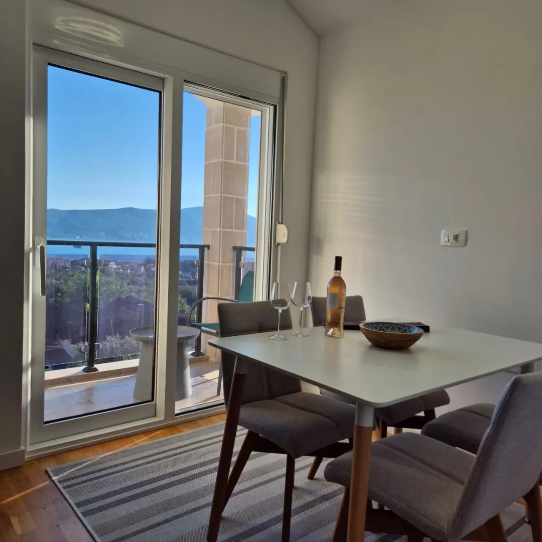 Prodaja, dvosoban stan, 75m², Tivat, Crna Gora