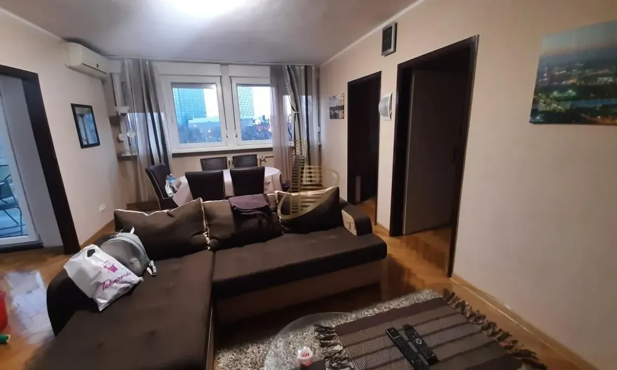 Izdavanje, trosoban stan, 68m², Novi Beograd Blok 21, Novi Beograd Sve Podlokacije