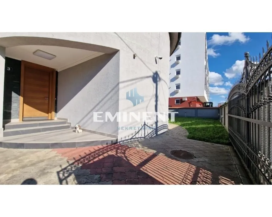 Sale, house, 345m², Surčin, Beograd
