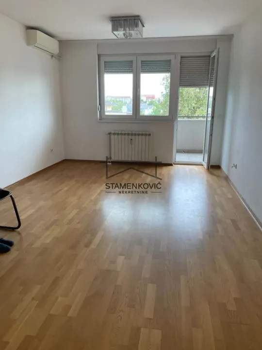 Prodaja, četvorosoban stan, 90m², Adamovićevo Naselje, Novi Sad Sve Podlokacije