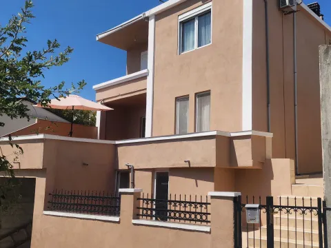 Kuća in Velika Plaža