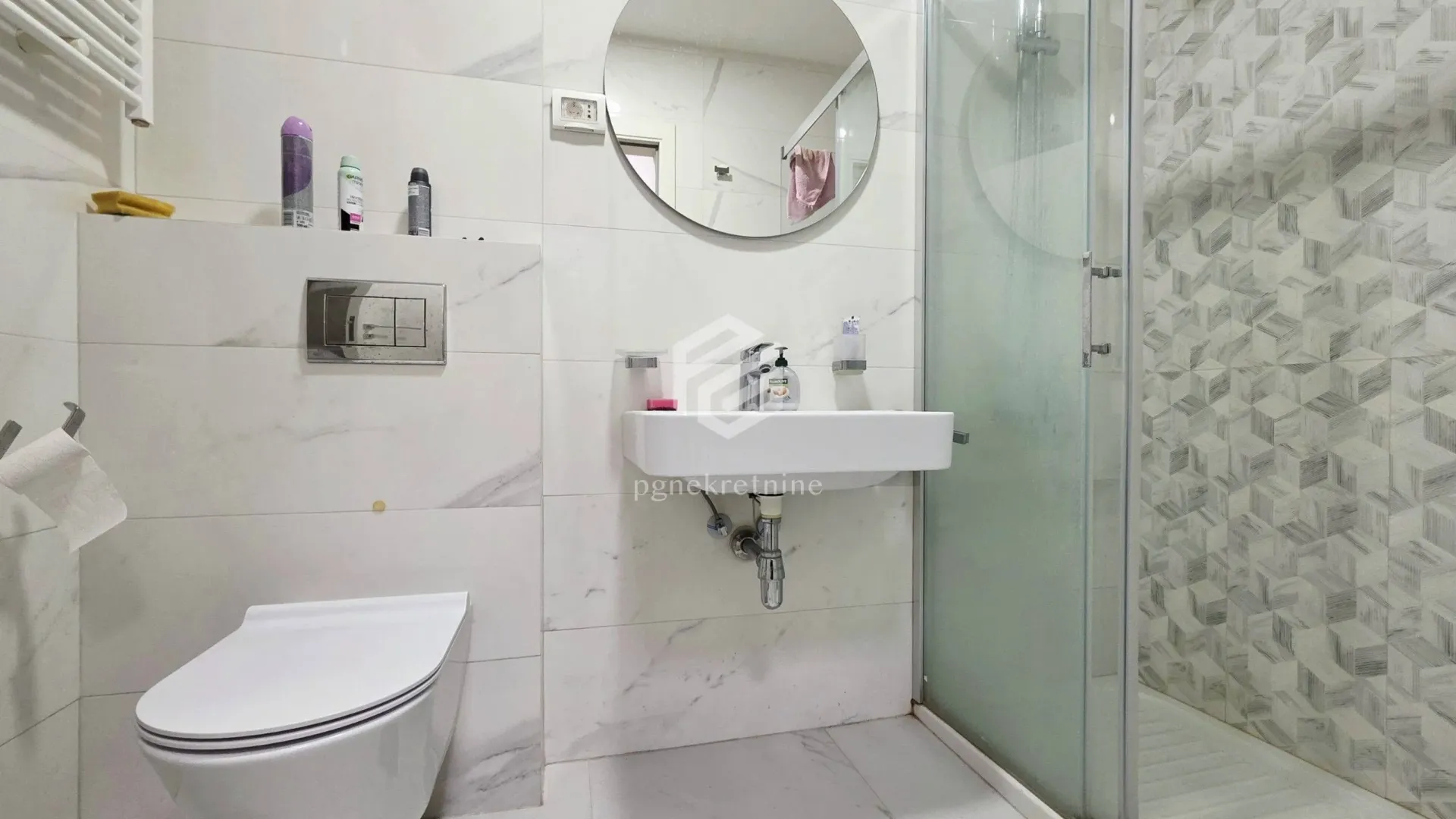 Izdavanje, jednosoban stan, 50m², Central Point, Podgorica