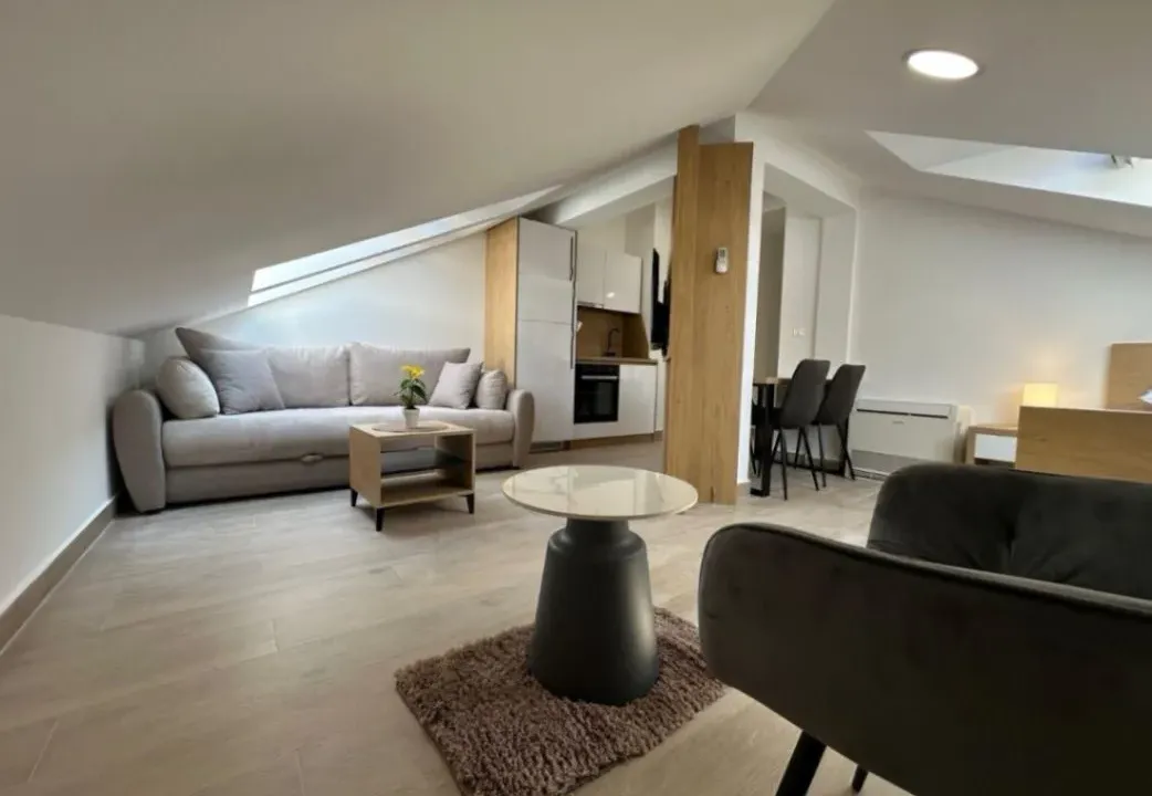 Izdavanje, garsonjera, 35m², Bečići, Budva