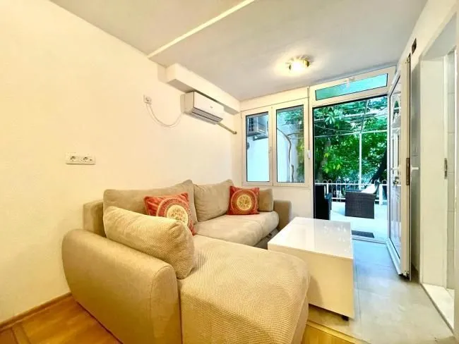 Izdavanje, garsonjera, 35m², Budva, Crna Gora