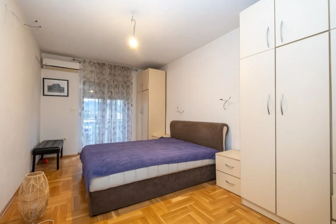 Izdavanje, kuća, 220m², Tološi, Podgorica