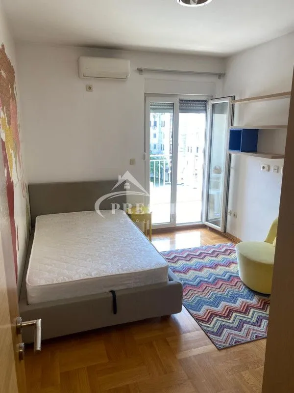 Rent, three bedroom apartment, 100m², Blok 6, Podgorica