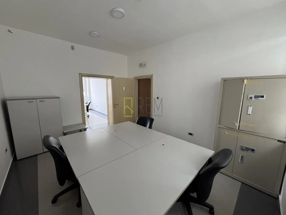 Rent, office space, 240m², Drač, Podgorica