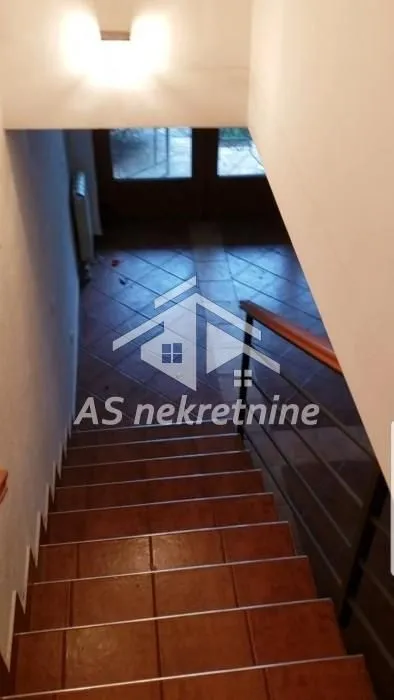 Izdavanje, kuća, 220m², Savski Venac, Beograd