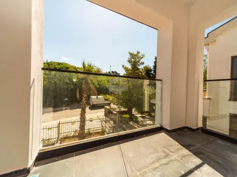 Izdavanje, trosoban stan, 111m², Vezirov Most, Podgorica - image 4