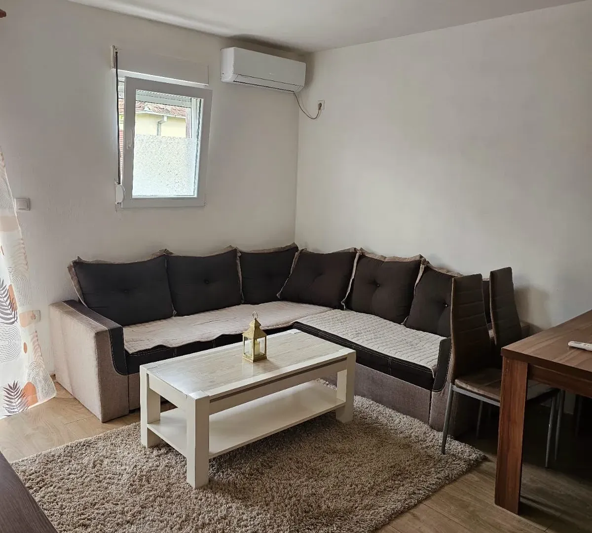 Izdavanje, dvosoban stan, 50m², Stari Aerodrom, Podgorica