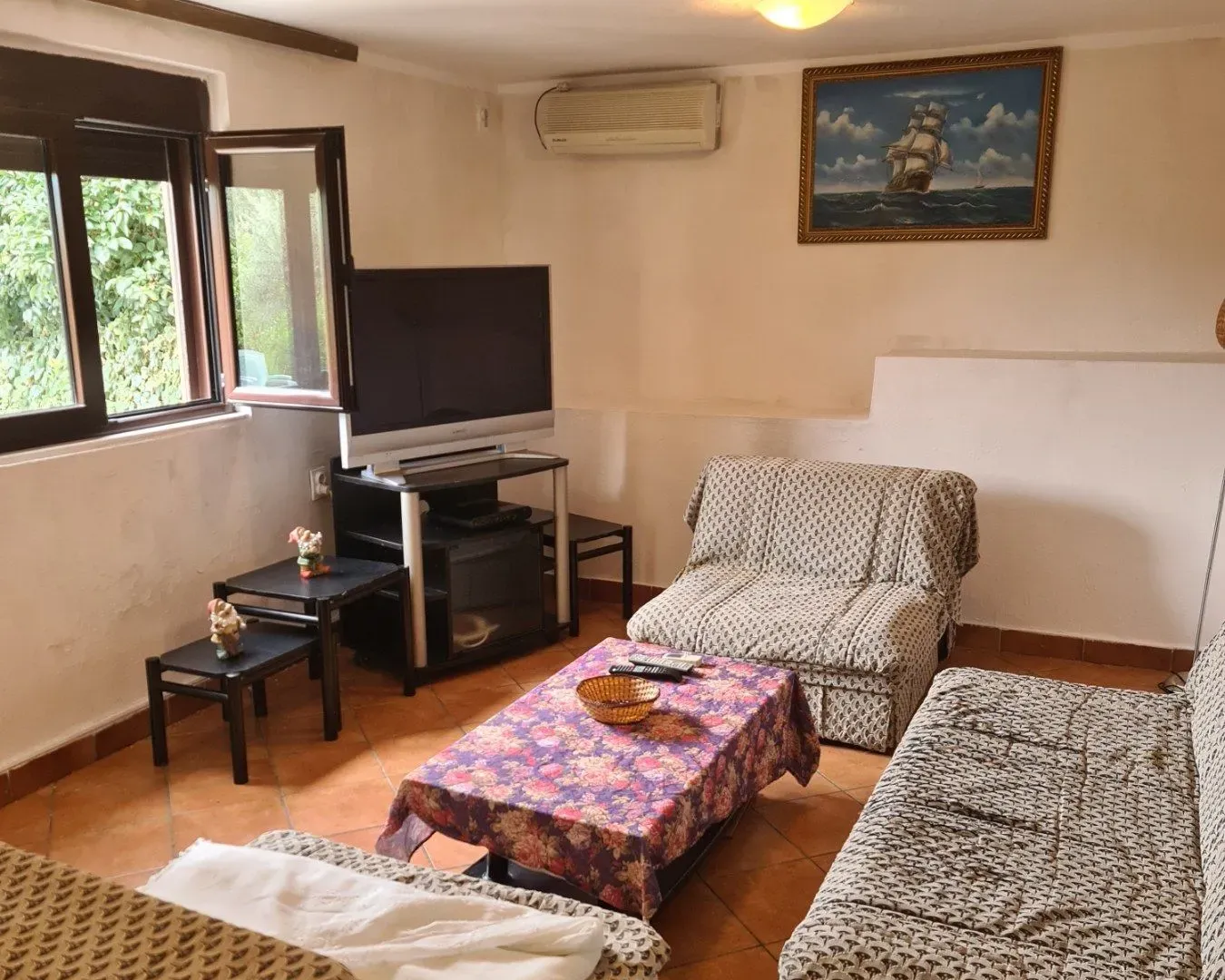 Rent, studio apartment, 40m², Tološi, Podgorica