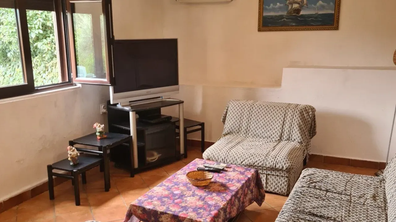Rent, studio apartment, 40m², Tološi, Podgorica