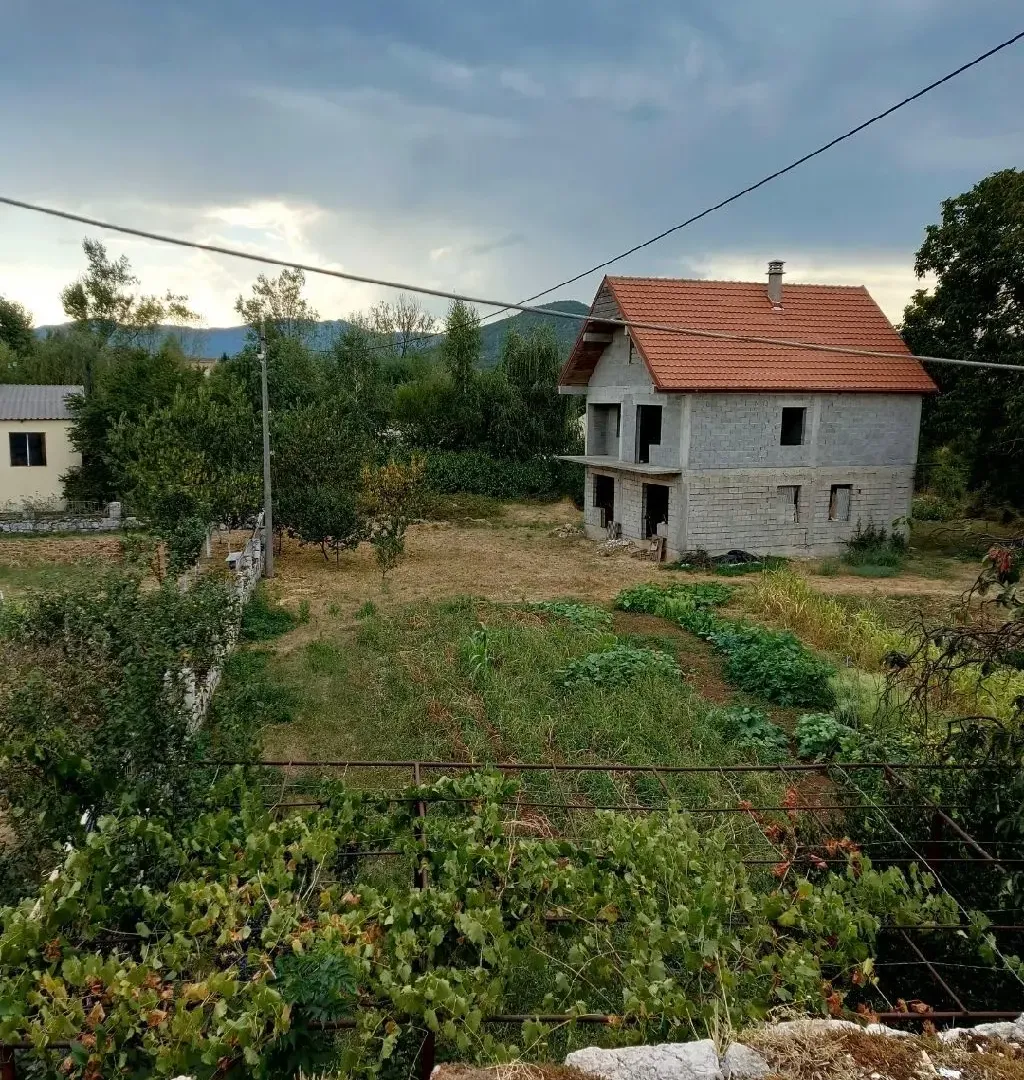 Prodaja, kuća, 200m², Cemenca, Nikšić