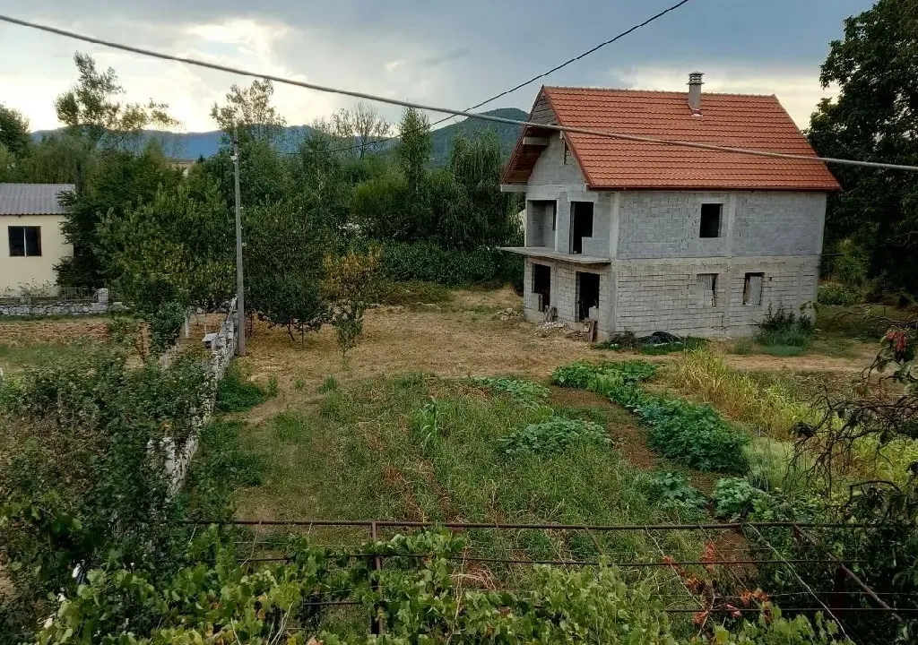 Prodaja, kuća, 200m², Cemenca, Nikšić