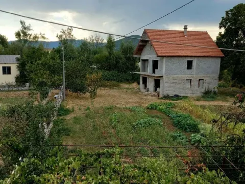 Kuća in Cemenca