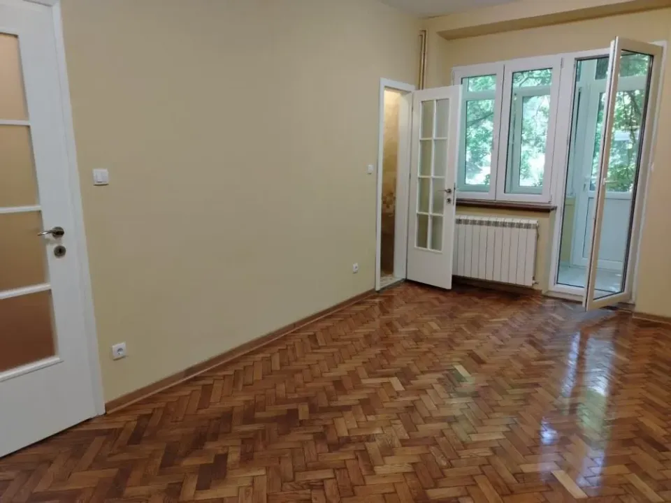 Prodaja, četvorosoban stan, 77m², Skadarlija, Beograd