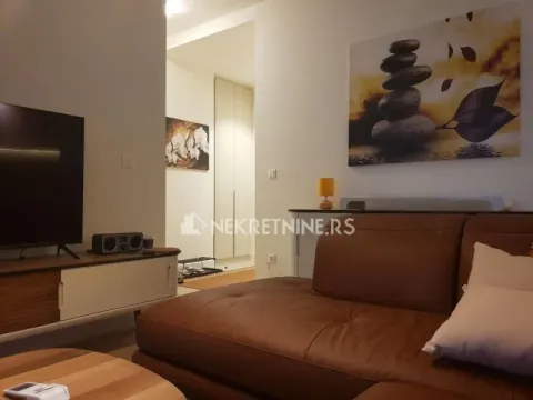 Izdavanje, trosoban stan, 85m², Savski Venac, Beograd - image 7