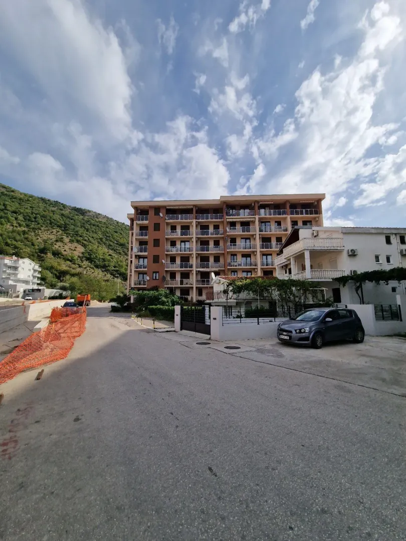 Rent, one bedroom apartment, 50m², Bečići, Budva