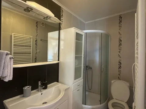 Izdavanje, jednosoban stan, 56m², Centar, Tivat - image 18