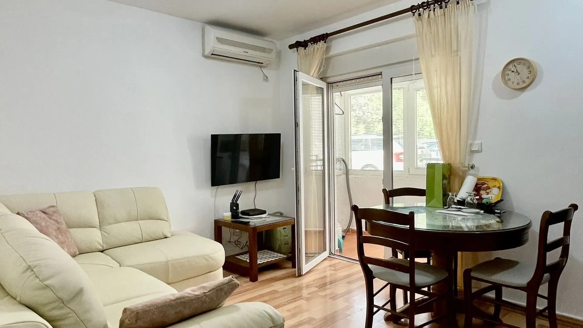 Izdavanje, jednosoban stan, 42m², Budva, Crna Gora