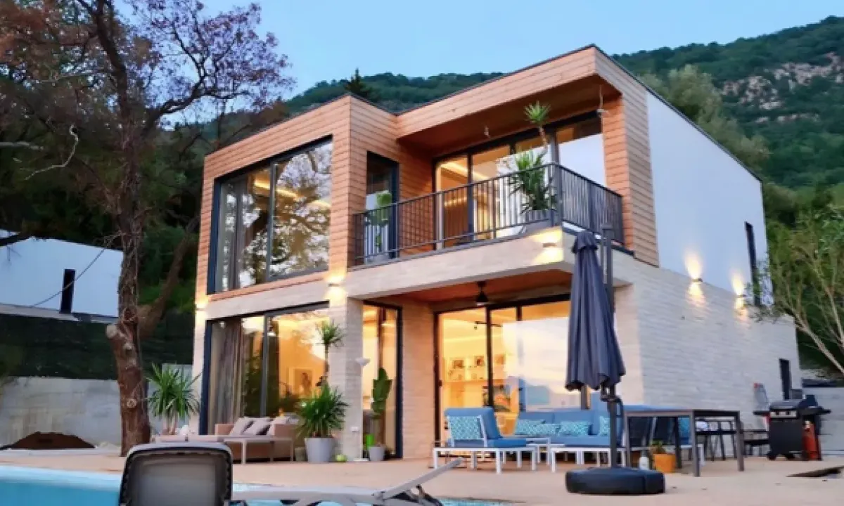 Prodaja, četvorosoban stan, 236m², Tivat, Crna Gora