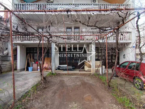 Izdavanje, poslovni prostor, 130m2, Blok 9, Podgorica Izdavanje, poslovni prostor, 130m2, Blok 9, Podgorica