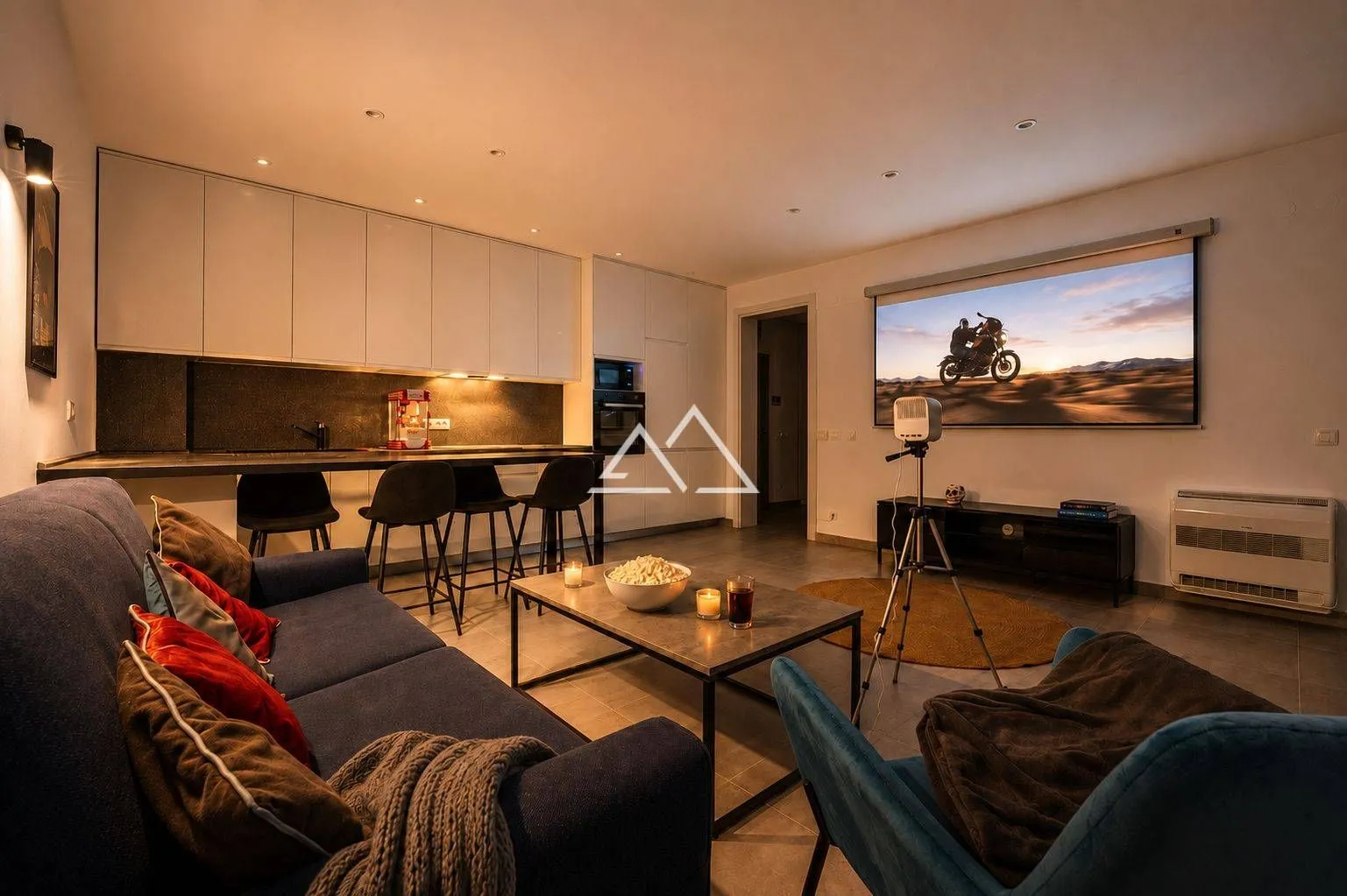 Prodaja, jednosoban stan, 64m², Centar, Kotor