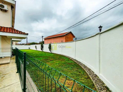 Prodaja, kuća, 340m², Tološi, Podgorica - image 22