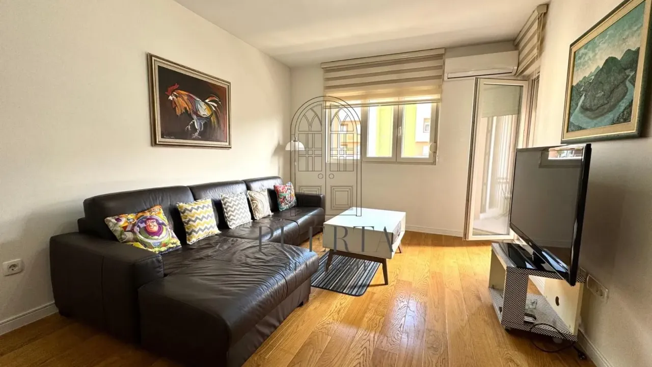 Izdavanje, jednosoban stan, 49m², Central Point, Podgorica