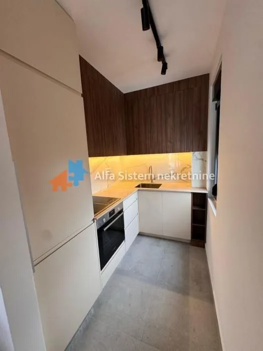Izdavanje, trosoban stan, 65m², Kalenić Pijaca, Vračar Sve Podlokacije