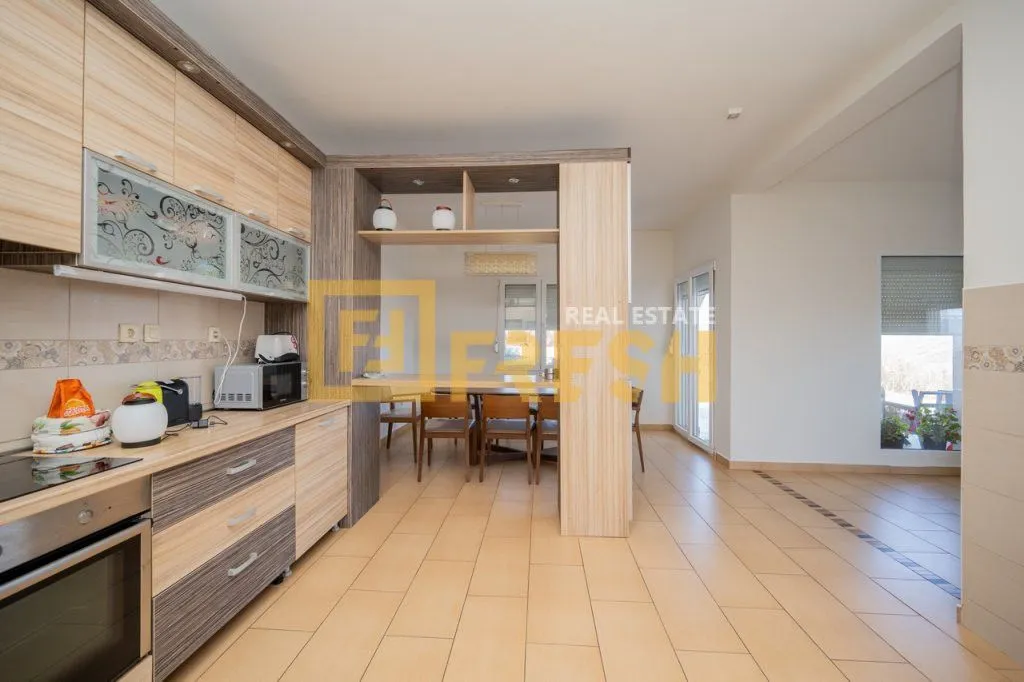 Prodaja, kuća, 250m², Ostalo, Podgorica
