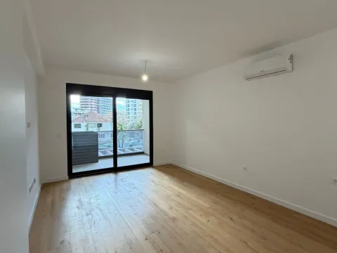 Prodaja, jednosoban stan, 54m², Centar, Bar - image 1