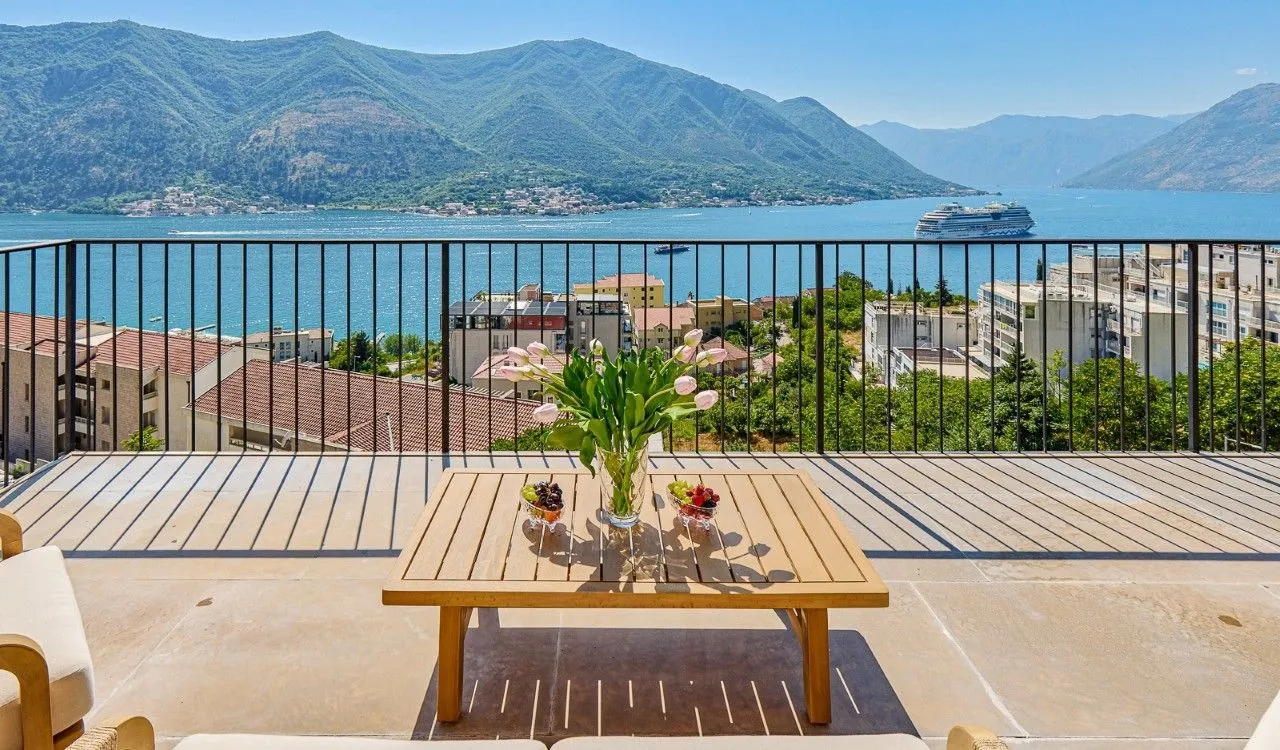 Prodaja, trosoban stan, 158m², Dobrota, Kotor