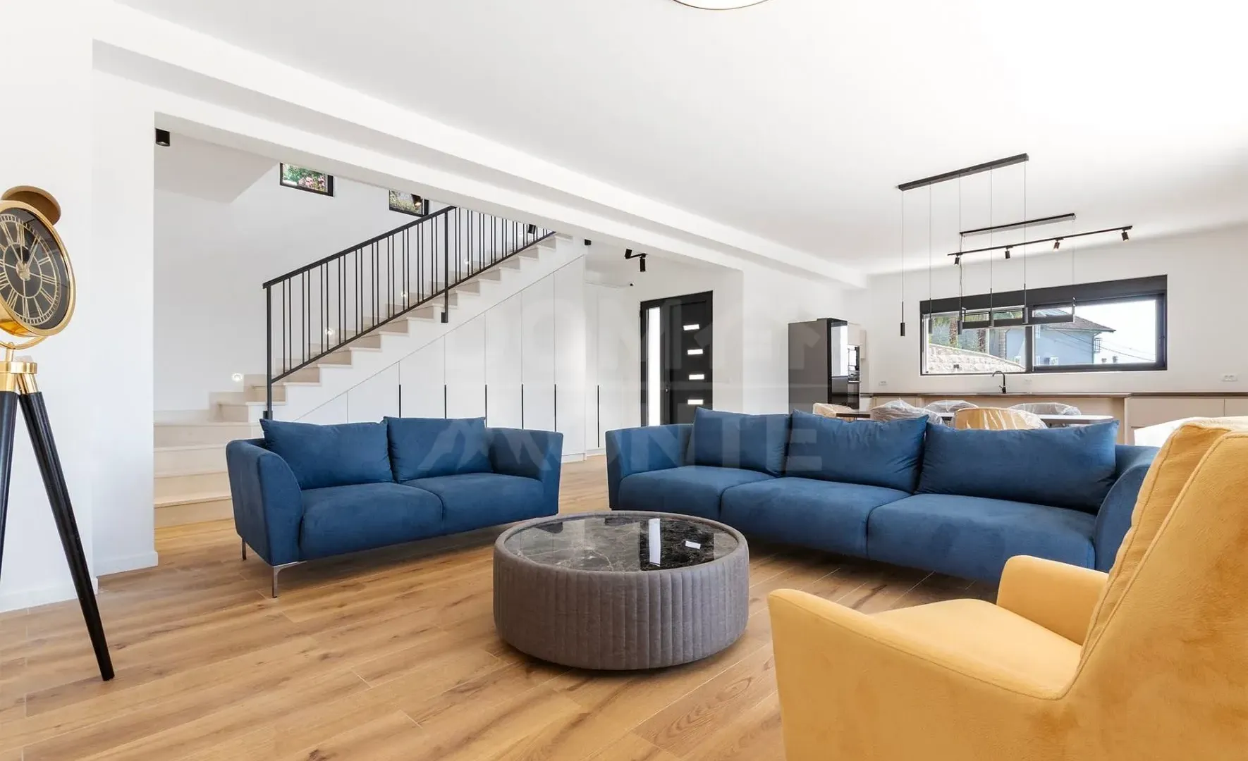 Rent, house, 183m², Kava, Tivat