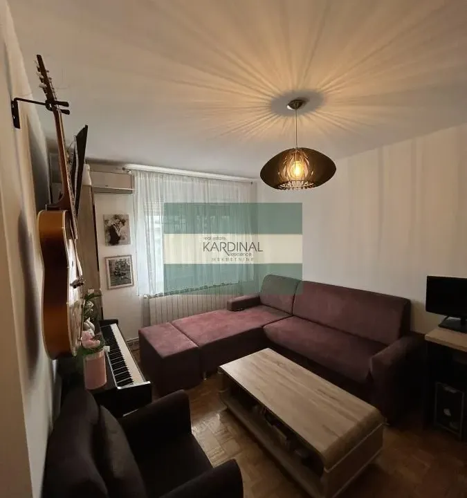 Prodaja, dvosoban stan, 43m², Adamovićevo Naselje, Novi Sad Sve Podlokacije