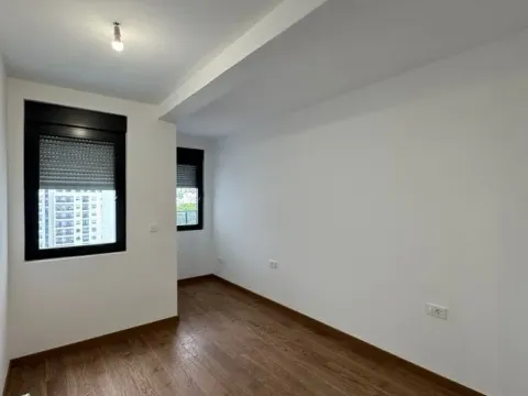 Izdavanje, dvosoban stan, 64m², Tološi, Podgorica - image 15