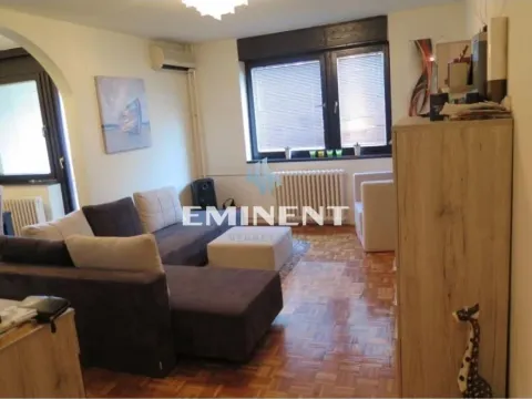 Rent, one bedroom apartment, 42m², Stari Grad, Beograd