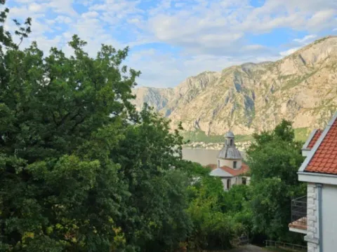 Izdavanje, dvosoban stan, 97m², Prčanj, Kotor - image 10