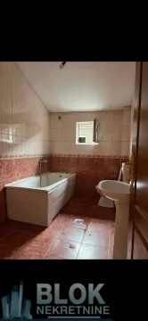 Izdavanje, dvosoban stan, 110m², Gornja Gorica, Podgorica - image 11
