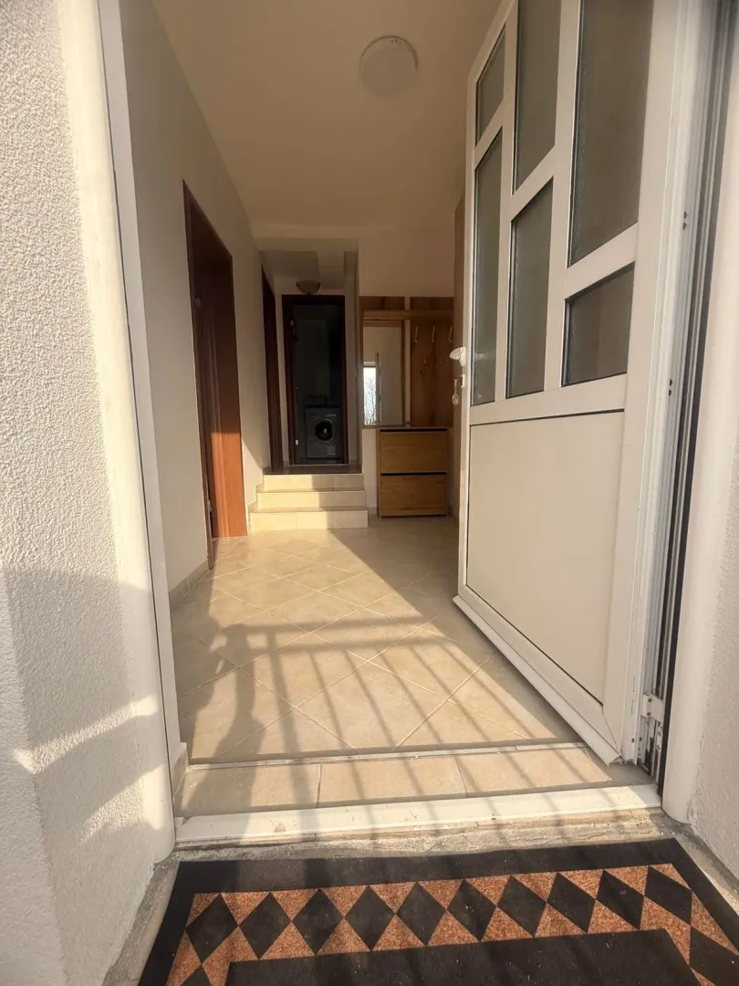 Izdavanje, dvosoban stan, 65m², Risan, Kotor