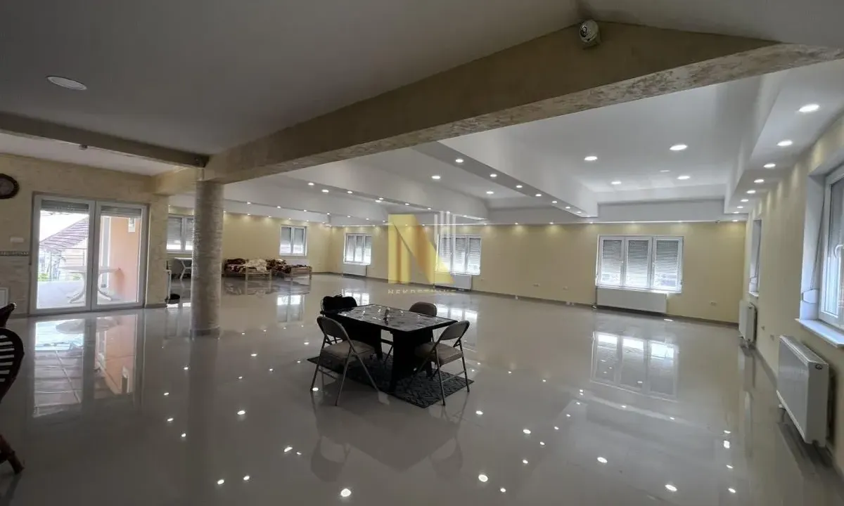 Izdavanje, poslovni prostor, 200m², Kać, Novi Sad Sve Podlokacije