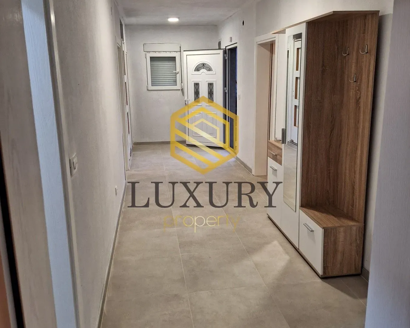Izdavanje, kuća, 170m², Golubovci, Podgorica