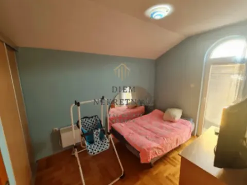 Izdavanje, četvorosoban stan, 150m², Tološi, Podgorica - image 5