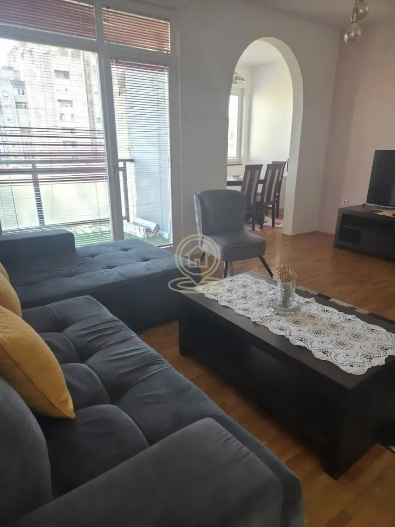 Izdavanje, četvorosoban stan, 90m², Medijana, Niš