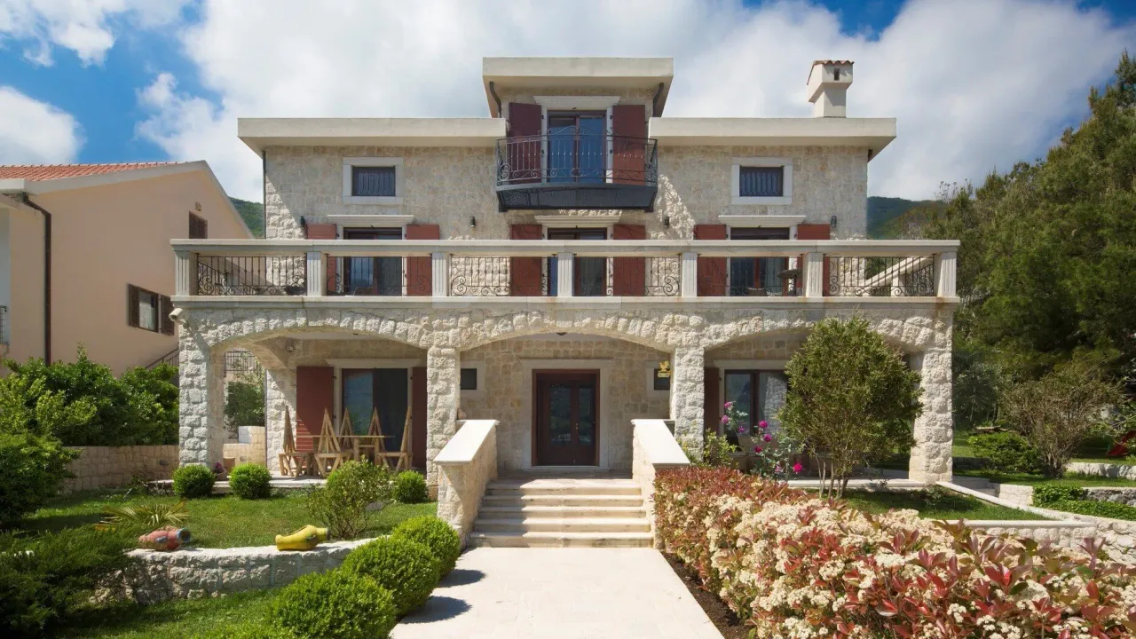 Sale, house, 497m², Prčanj, Kotor