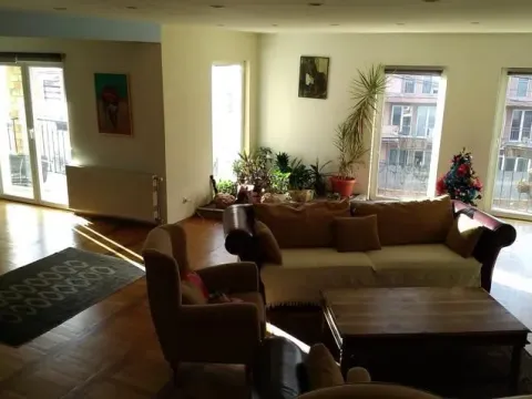 Sale, house, 350m², Banjica, Voždovac Sve Podlokacije